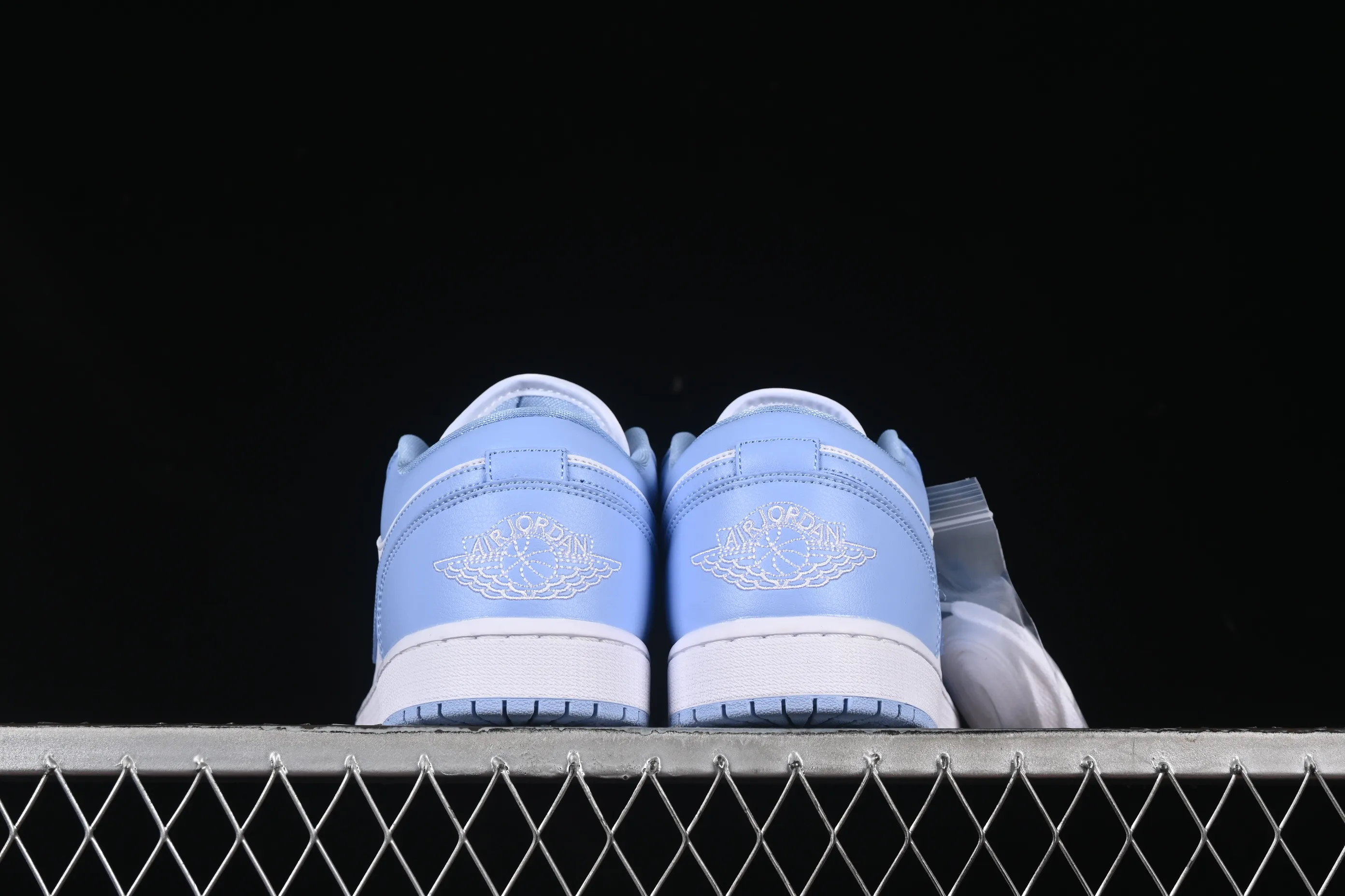 All categories Air Jordan Jordan series basketball shoes Air Jordan 1 Low Air Jordan 1 Low AJ1 Joe 1 white and blue low-top cultural and leisure sports sneakers DC0774-142